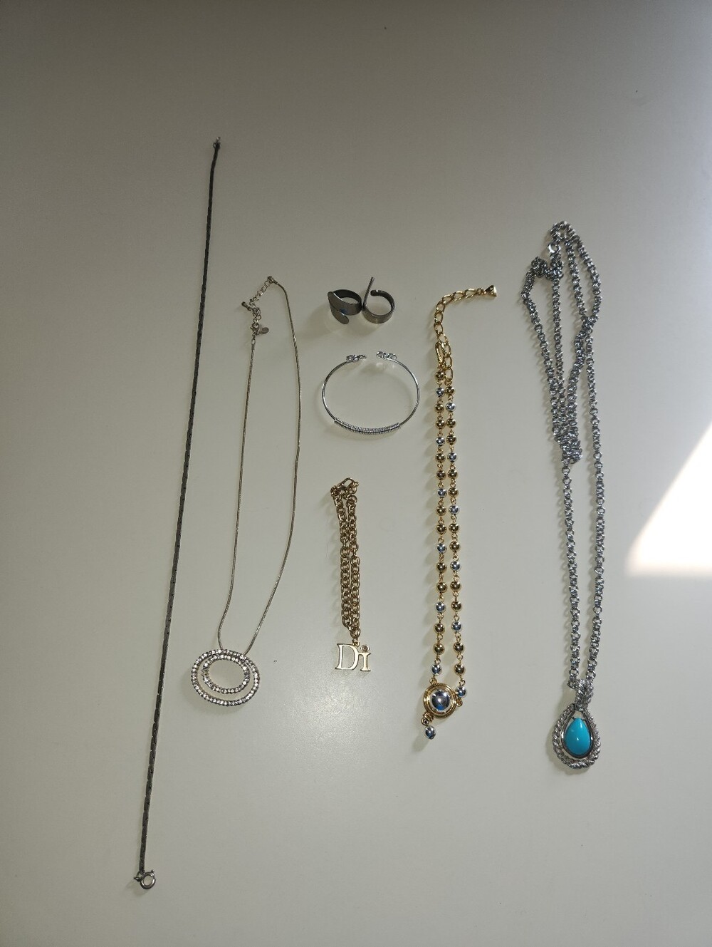 Bundle Of Vintage Jewelery